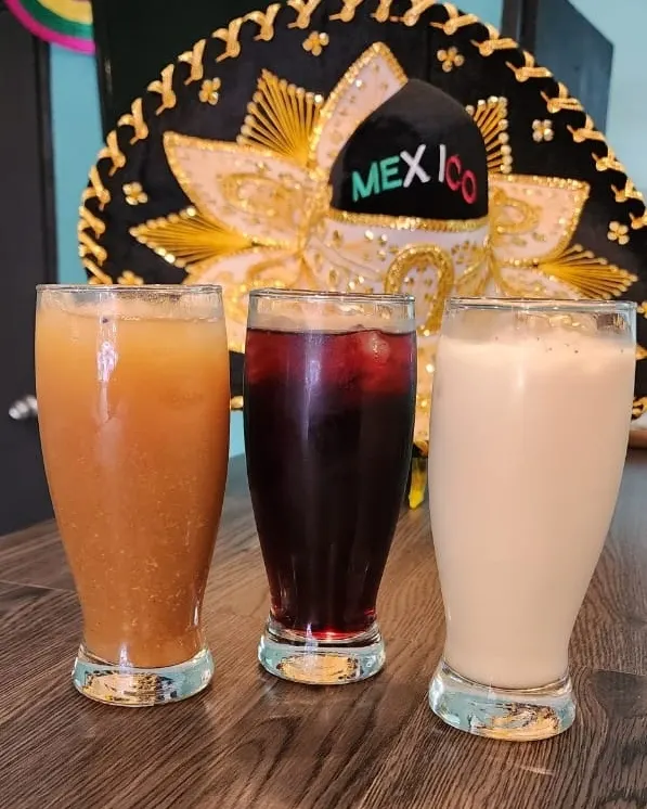 Aguas de tamarindo, jamaica y horchata