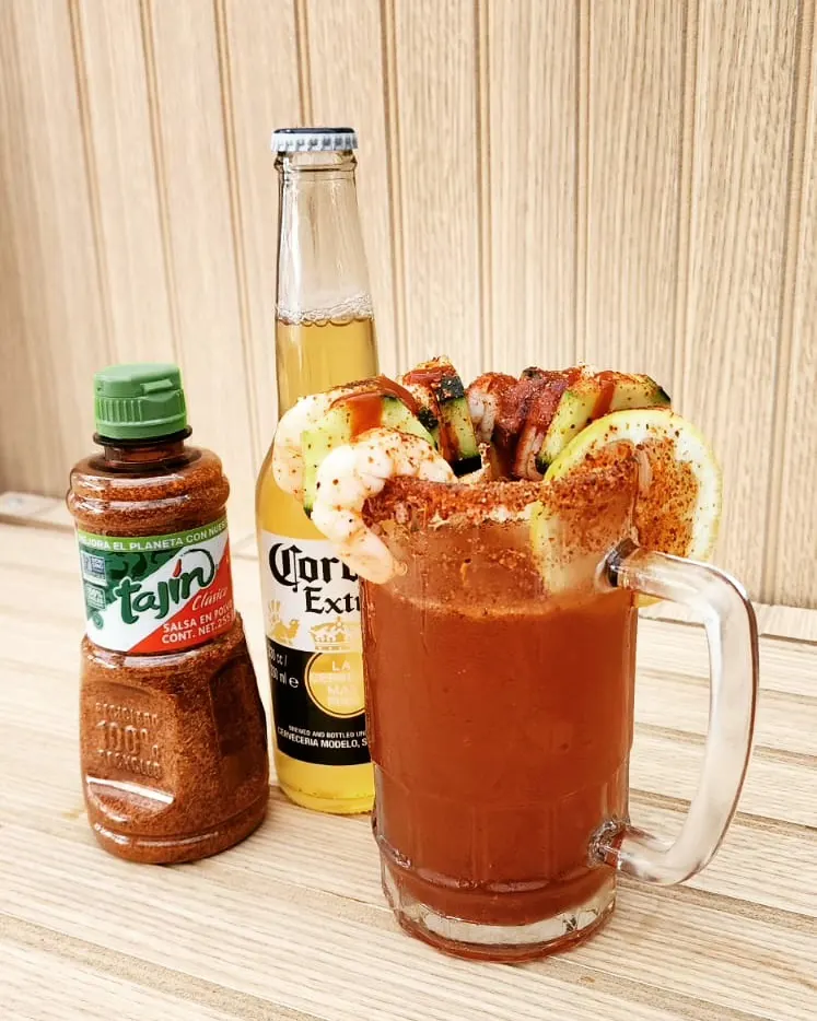Michelada Vuelve a la Vida con camarones